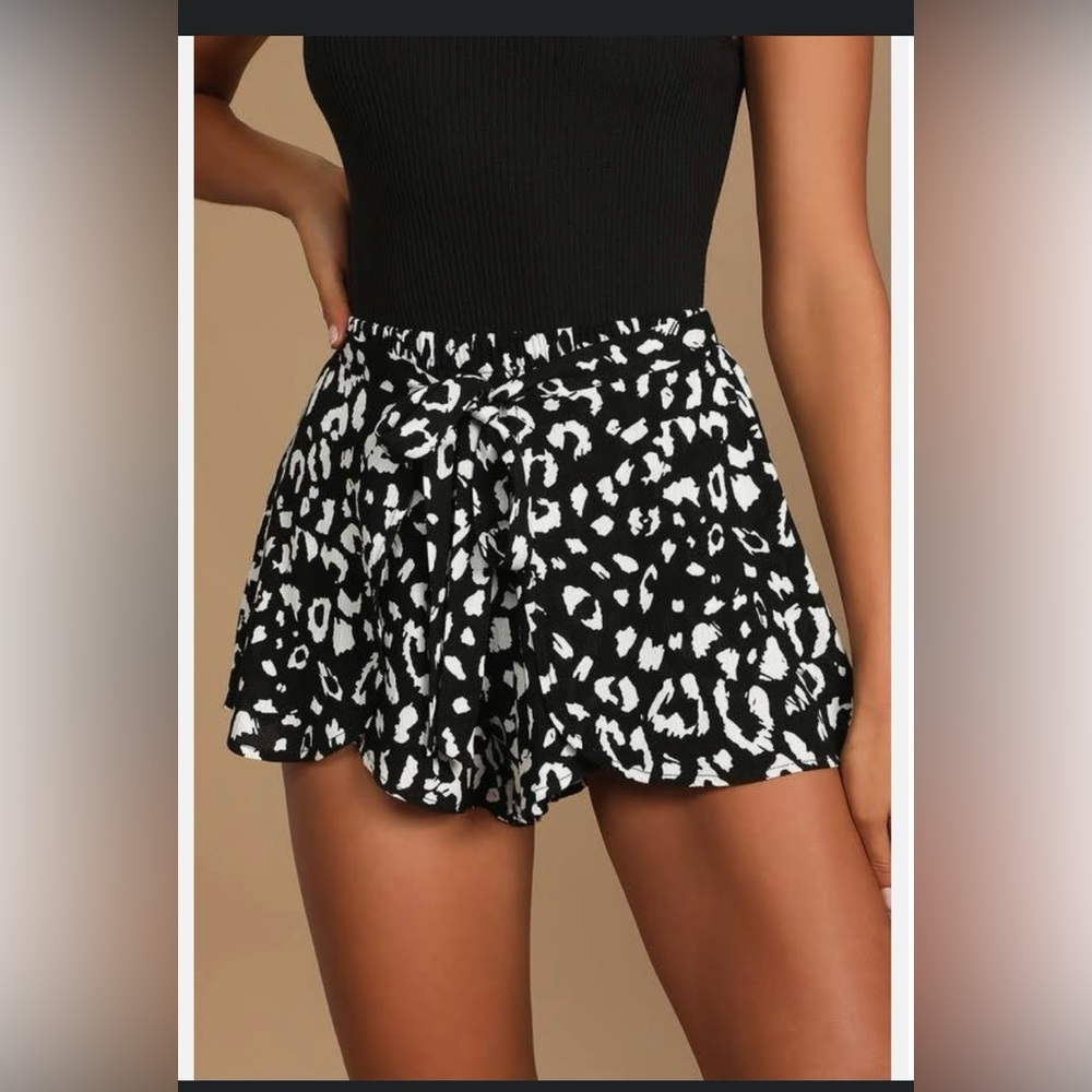 Lulu’s Cheetah print shorts (L)